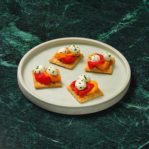 Triscuit Fire Roasted Tomato & Olive Oil Whole Grain Wheat Crackers, Lunch Snacks, Snack Crackers, 8.5 Oz
