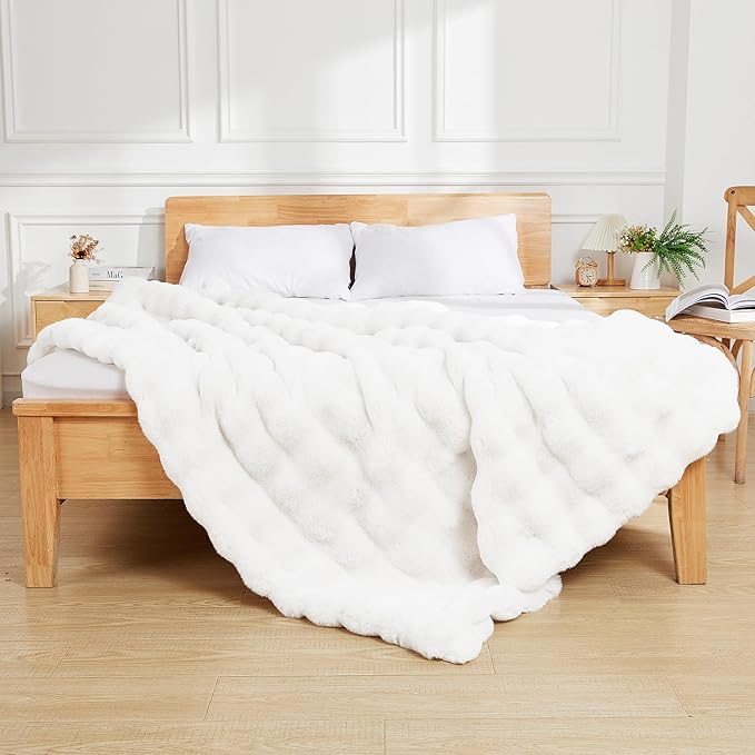 Latepis White Faux Fur Throw Blanket Cozy Bubble Blankets Soft Fuzzy Thick Living Room Blanket for Couch Sofa Bedroom Plush Warm Fluffy Blanket for All Seasons Luxury Throw 50x60 Inch, 860gsm