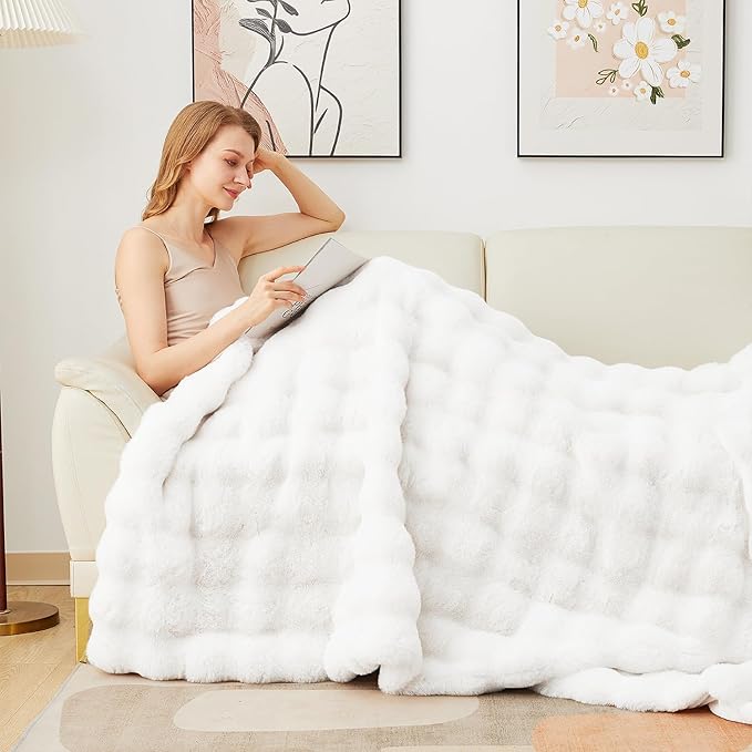 Latepis White Faux Fur Throw Blanket Cozy Bubble Blankets Soft Fuzzy Thick Living Room Blanket for Couch Sofa Bedroom Plush Warm Fluffy Blanket for All Seasons Luxury Throw 50x60 Inch, 860gsm