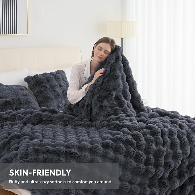 Cozy Faux Fur Throw Blanket for Bed-Warm Fuzzy Throw Blanket, Soft Plush Thick Bubble Blankets for Bedroom and Living Room, Furry Luxury Blanket, 90 x 90, Grey