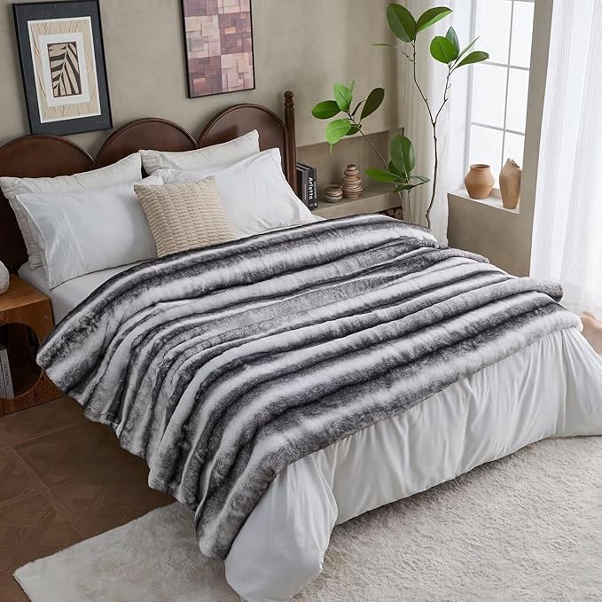 Luxury Faux Fur Blanket - Soft Warm Plush Blankets for Couch Sofa Bed, Fluffy Thick Throws for Bedroom, Office, Living Room, Decorative Reversible, Not Easy to shed- 70"x90", Black/White