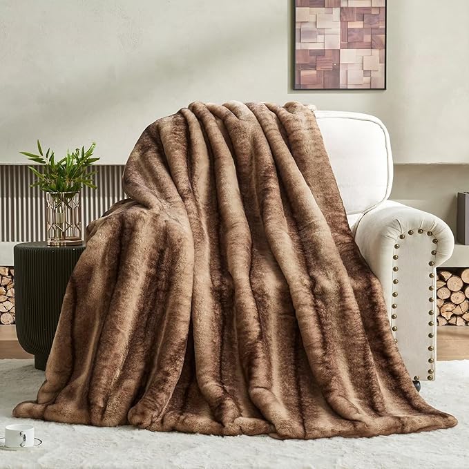 Luxury Faux Fur Blanket - Soft Warm Plush Blankets for Couch Sofa Bed, Fluffy Thick Throws for Bedroom, Office, Living Room, Decorative Reversible, Not Easy to shed - 70"x90", Brown