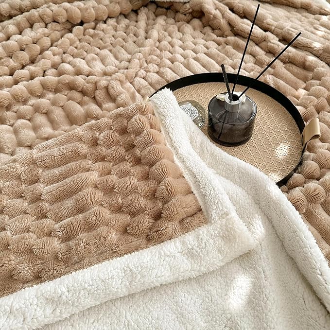 UKELER Sherpa Bed Blanket 80 × 90 inch, Ultra Soft Queen Size Throw Blanket for All Season, 470 GSM Cozy Plush Striped Fleece Blankets for Bedroom Living Room Dorm Hostel Sofa Camping, Silver Gray