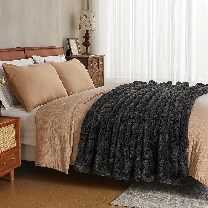 JELLYMONI Faux Fur Throw Blanket, Dark Grey Cozy Plush Bubble Bed Blanket, Thick and Warm, Twin (60" x 80")
