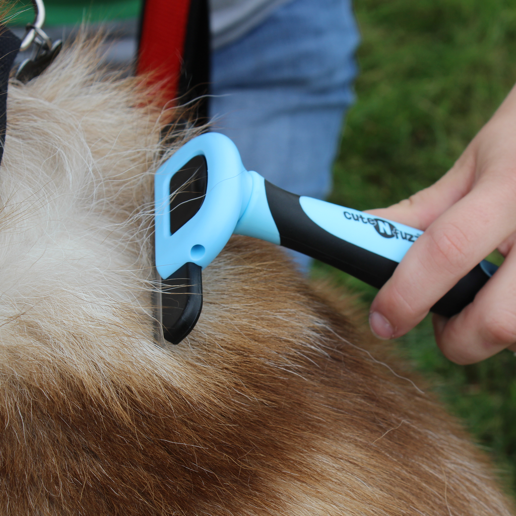 Deshedding Pet Grooming Comb in 2 Sizes by cuteNfuzzy®