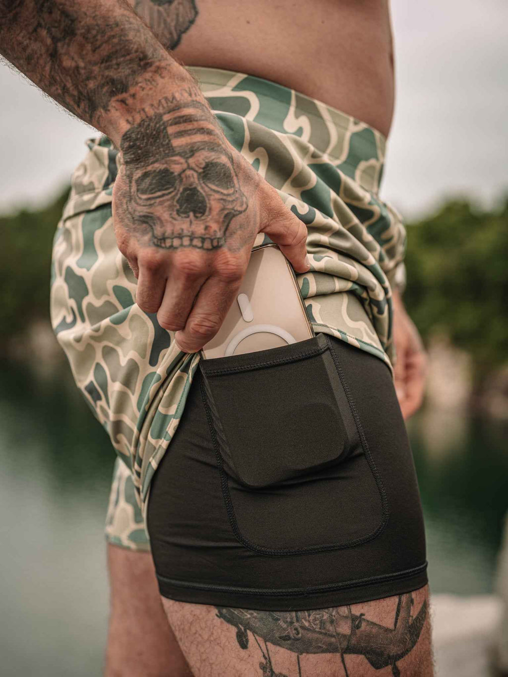 MEN'S | HYBRID SHORT : FROGSKIN