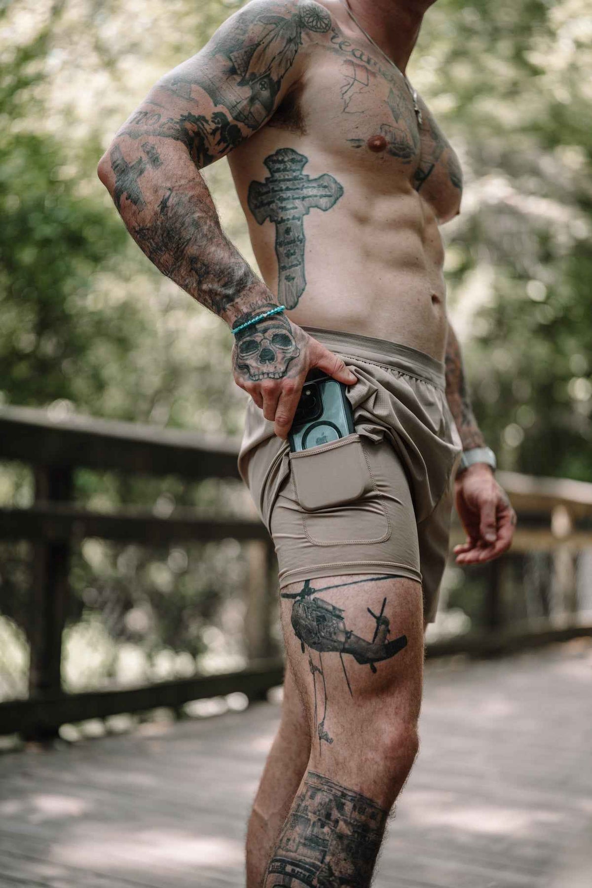 MEN’S | HYBRIFLEX SHORT : TAN