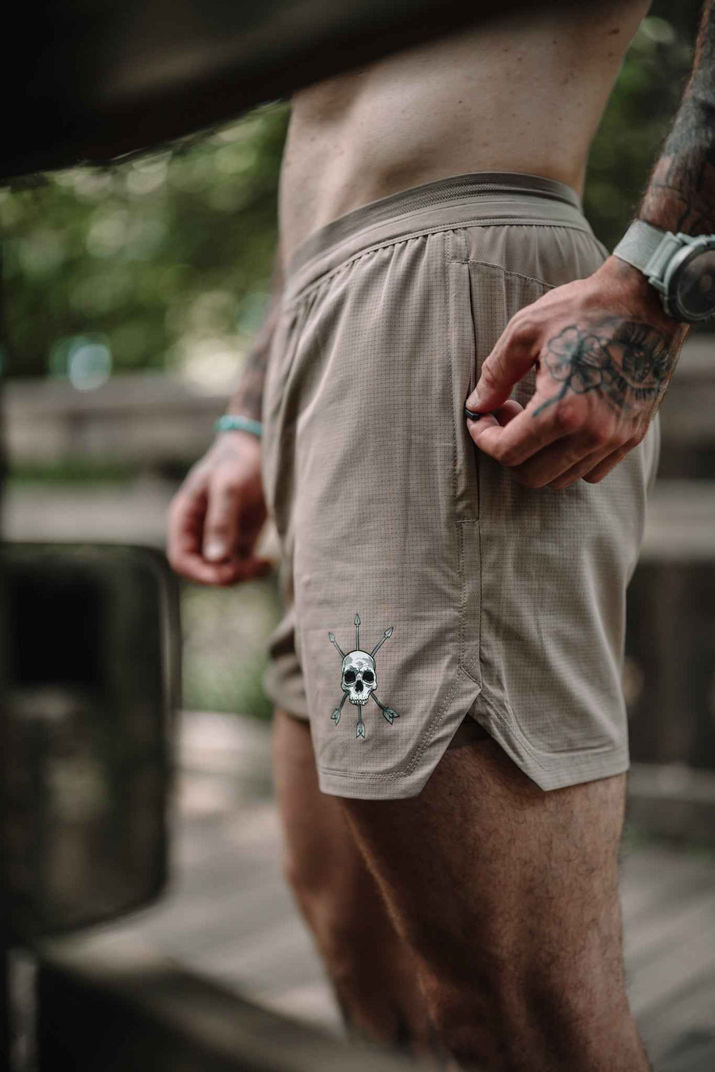 MEN’S | HYBRIFLEX SHORT : TAN