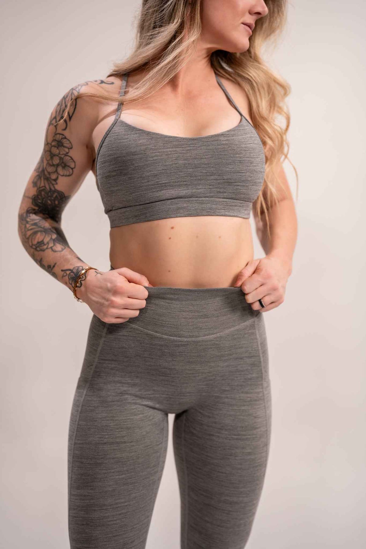 WOMEN'S | DEBUT SPORTS BRA : GRAY